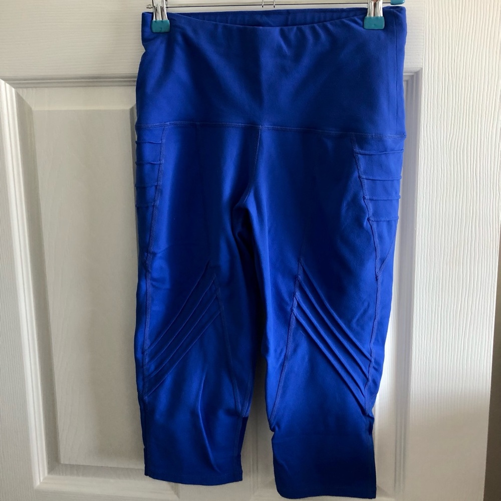 Oiselle podium blue high waist Capri leggings. Size 4.